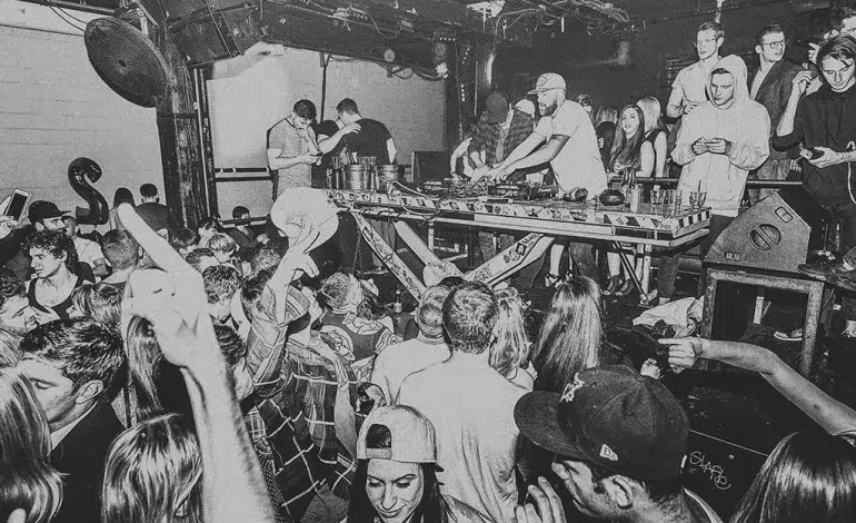 Exploring the Depths of Sound with Electronica Music